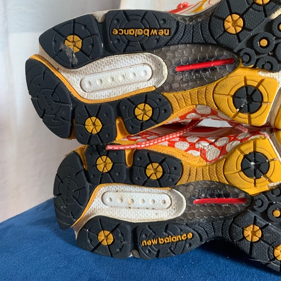 Women's New Balance Run Disney Minnie Mouse Running Shoes - Picture 2 of 12